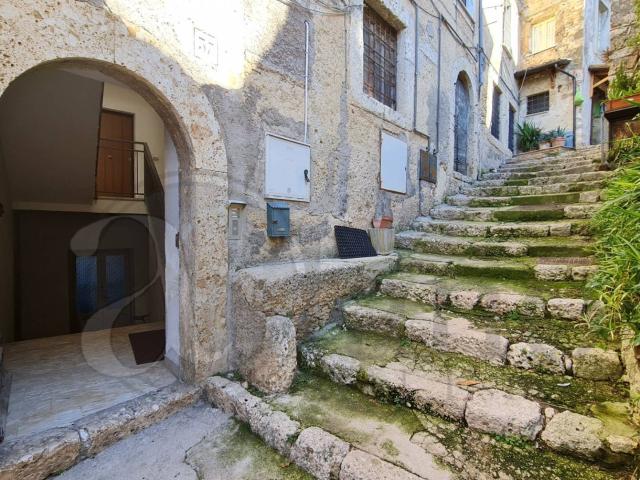 Palazzo in vendita a Cività Falconara, Arpino