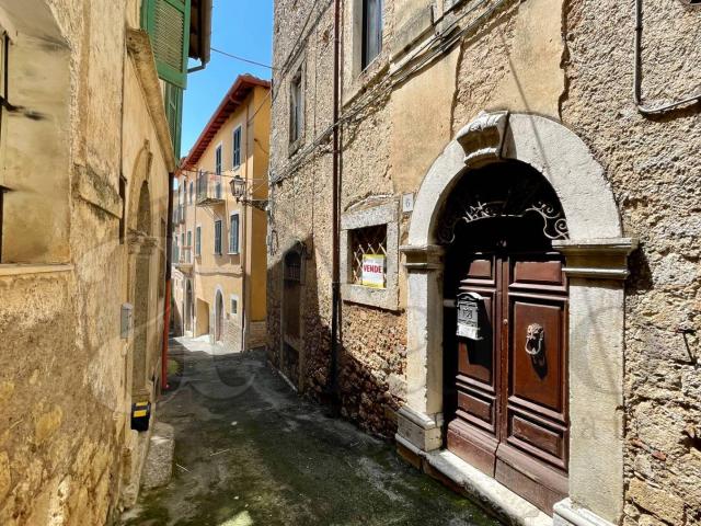 Palazzo in vendita a Acropoli di Civitavecchia, Arpino