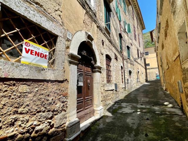 Palazzo in vendita a Acropoli di Civitavecchia, Arpino