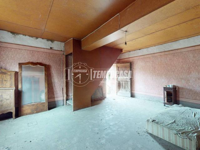 Palazzo in vendita a Montesiro, Besana In Brianza