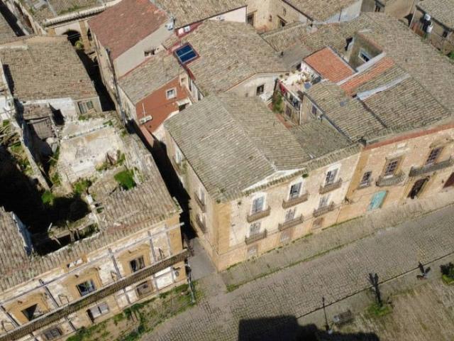 Palazzo in vendita a Monte, Piazza
