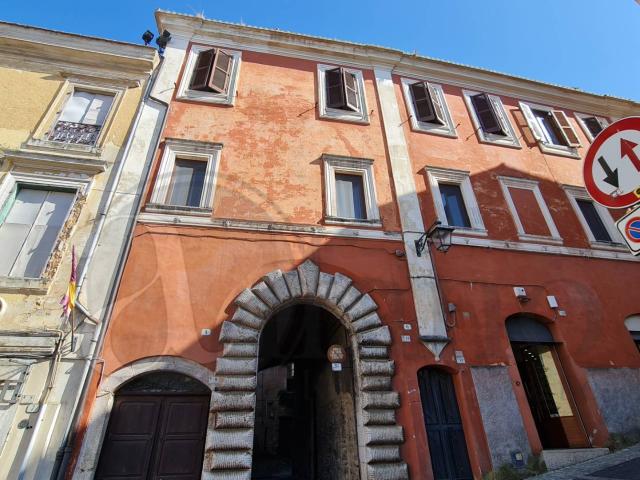 Palazzo in vendita a Priverno, Lazio