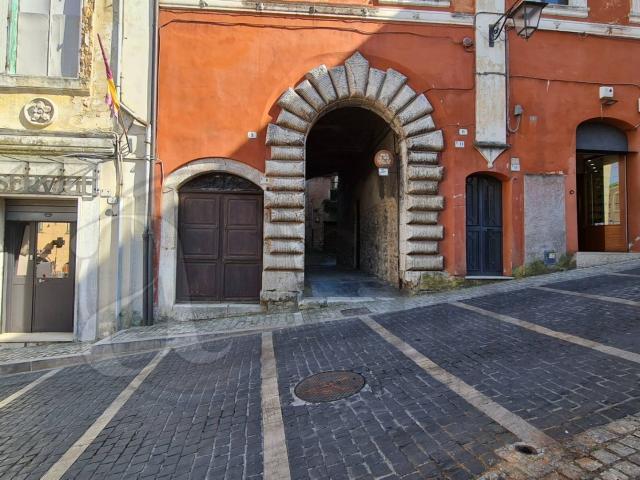 Palazzo in vendita a Priverno, Lazio