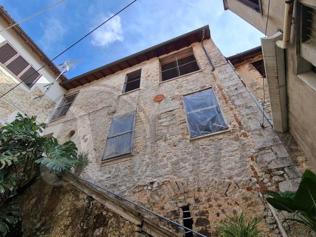 Palazzo in vendita a Priverno, Lazio