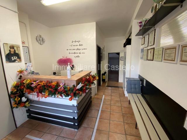 Locale Commerciale in vendita a Gioiella, Umbria