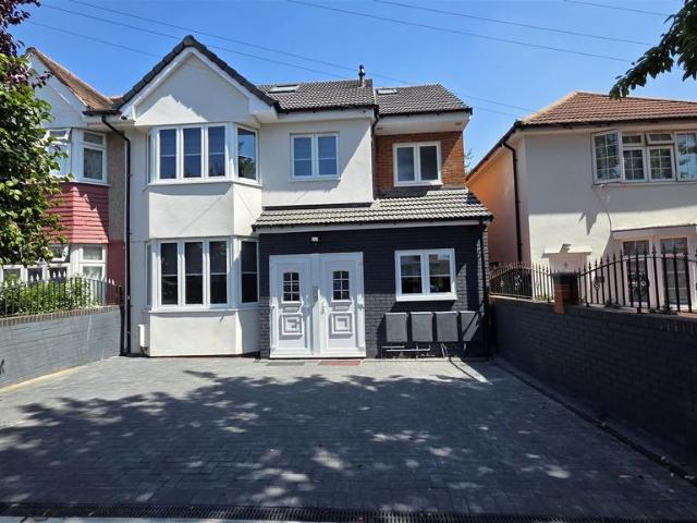 House for rent in London Borough of Ealing, Greenford