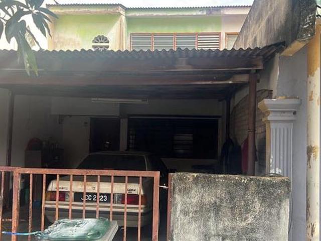 Terraced House for sale in Malaka