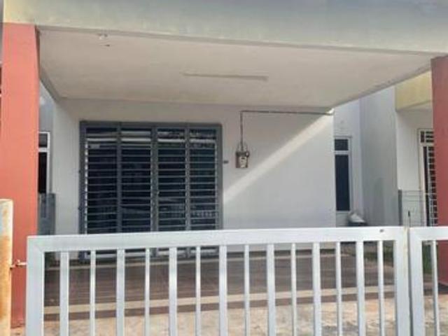 Terraced House for sale in Malaka
