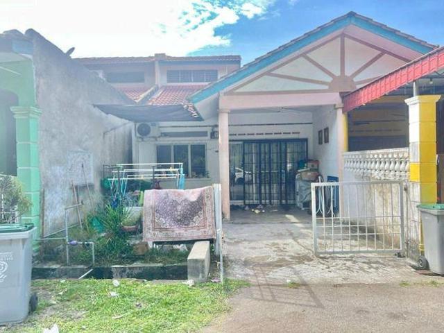 Terraced House for sale in Malaka