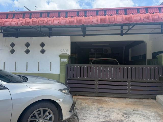 Terraced House for sale in Malaka