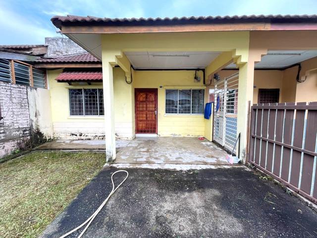 Terraced House for sale in Malaka