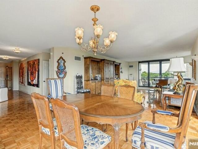 Condo for sale in Fort Lee, New Jersey