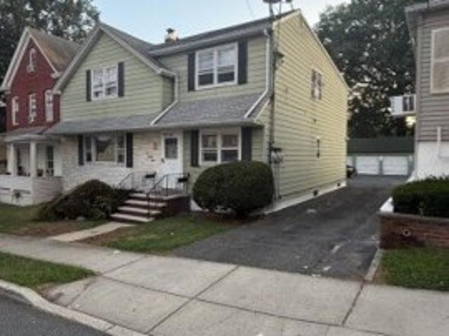 House for sale in Garfield