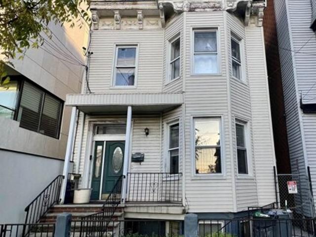 House for sale in Weehawken