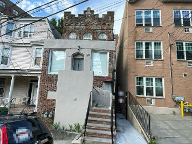 House for sale in The Bronx, Arverne