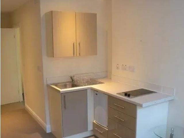 Studio for rent in Calderstones