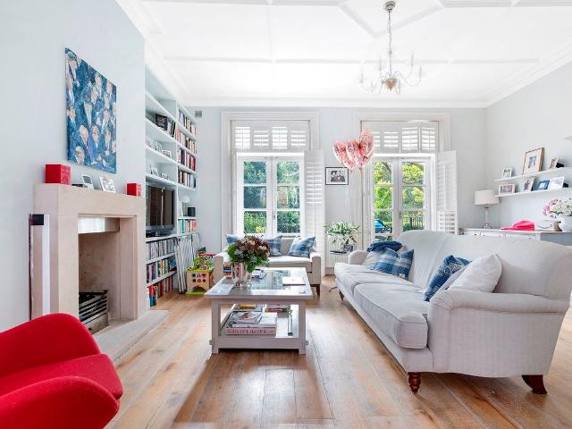 Apartment for rent in West Kensington, Greater London