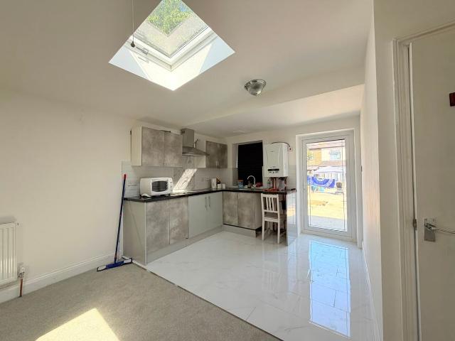 Studio for rent in Rush Green, Greater London