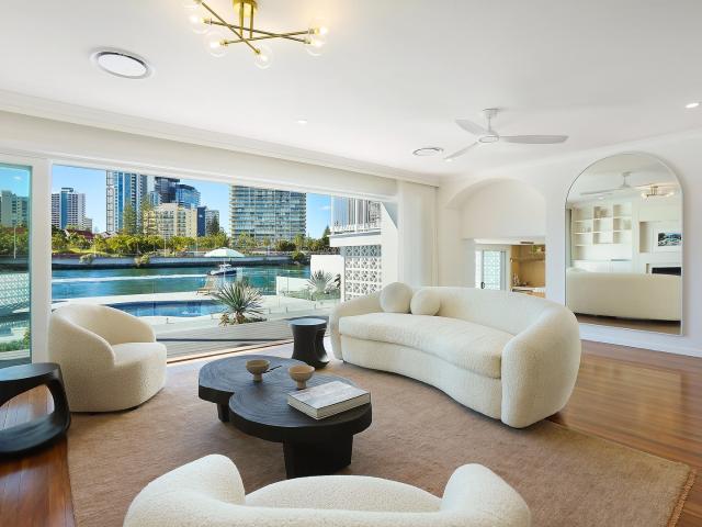 House for sale in Isle Of Capri, Queensland