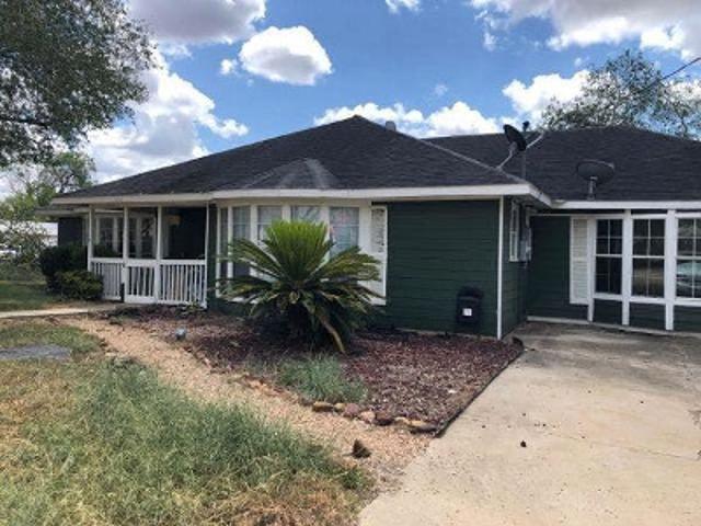 House for sale in Jourdanton, Texas