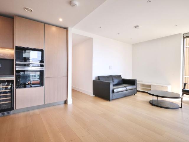 Apartment for rent in Battersea, Greater London