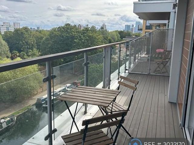 Apartment for rent in Suttons Wharf, Mile End