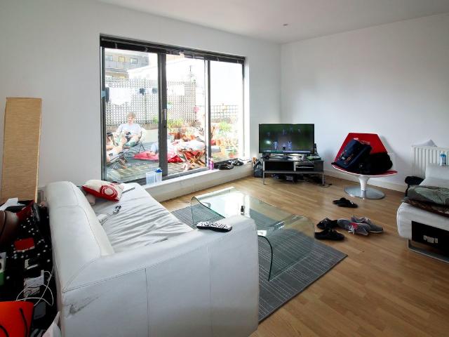 House for rent in Suttons Wharf, Mile End