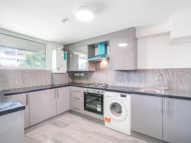 Apartment for rent in New Southgate, Greater London