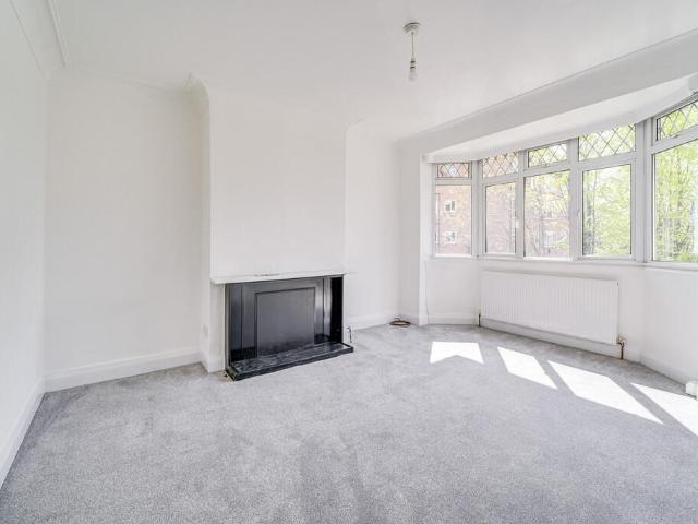 Apartment for rent in Bowes Park, Greater London