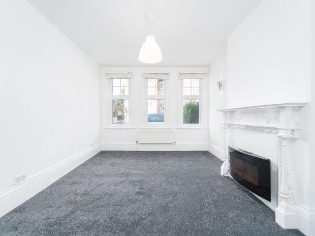 Apartment for rent in Bowes Park, Greater London