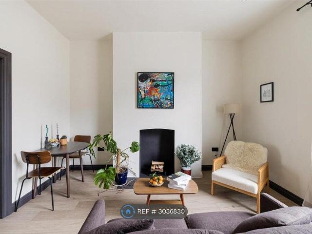 Apartment for rent in Upton, Greater London