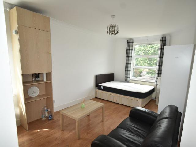 Studio for rent in Palmers Green, Greater London