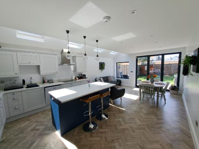 Apartment for rent in London Borough of Merton, Merton Park