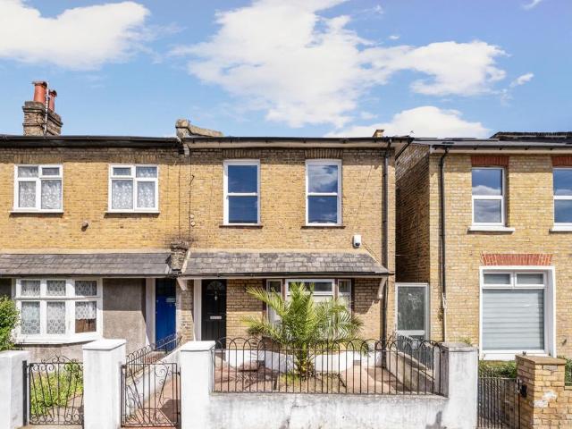 House for rent in London Borough of Merton, Merton Park