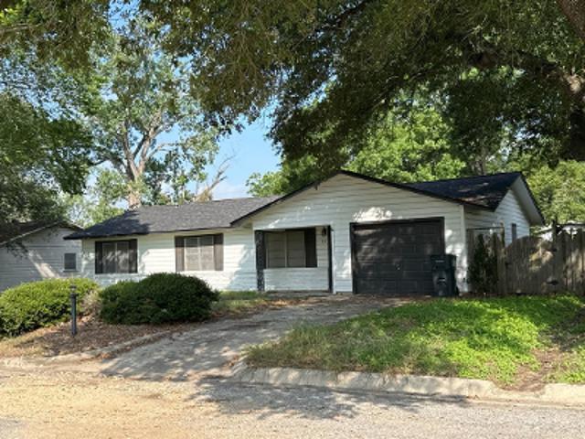 House for sale in Luling, Texas