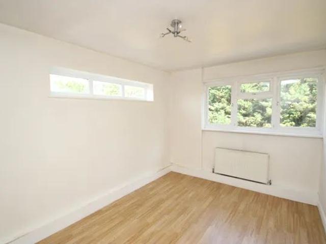 Apartment for rent in London Borough of Croydon, Waddon