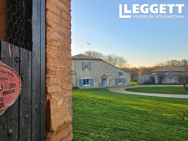 Maison vente à Parthenay, Pamplie