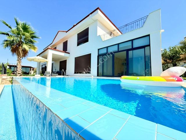 Kuşadasi, Aydin içerisinde satılık Villa