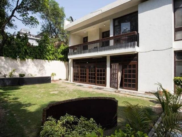 Villa for rent in Deri