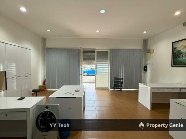 Shop Office for sale in Malaka