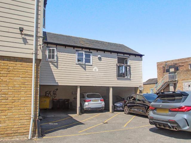 Apartment for rent in Bocking, Chipping Hill