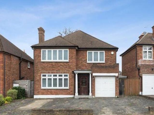 House for sale in Little Stanmore, Greater London