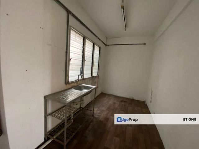 Flat for sale in Malaka