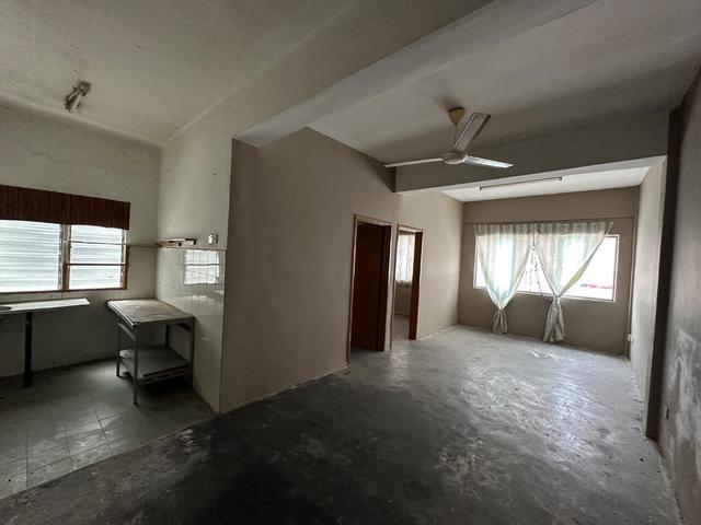 Flat for sale in Seri Kembangan, Majlis Bandaraya Subang Jaya