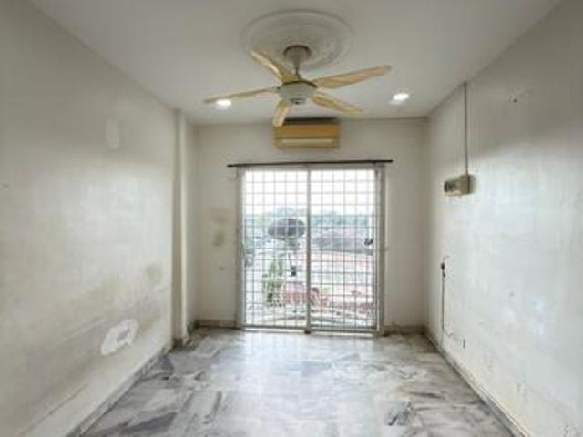 Apartment for sale in Malaka