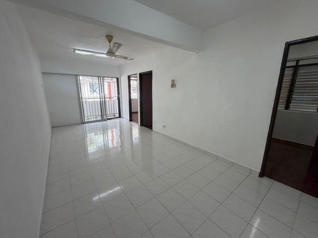Apartment for sale in Malaka