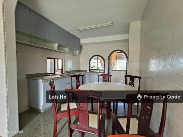 Flat for sale in Malaka