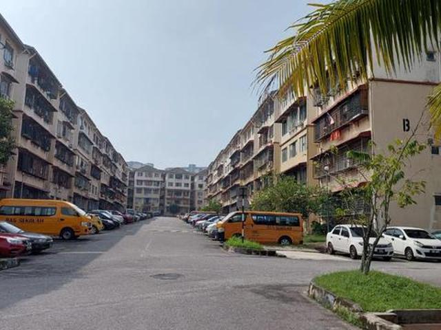 Apartment for sale in Seri Kembangan, Majlis Bandaraya Subang Jaya