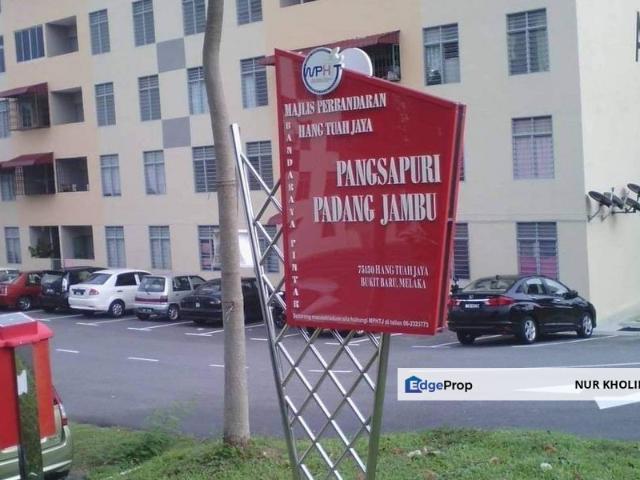 Flat for sale in Malaka