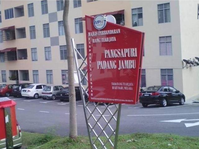 Flat for sale in Malaka